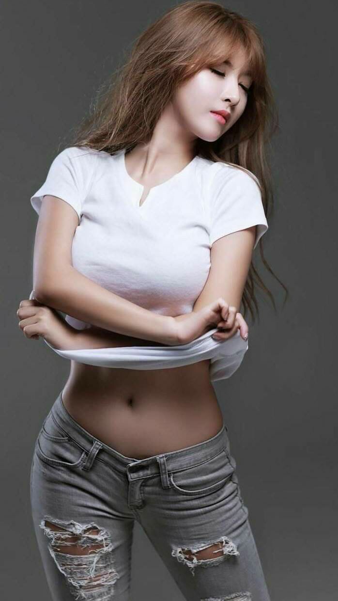 产业资本蜂拥而入,推动电竞从单一比赛向多元生态转变,电竞产业模式