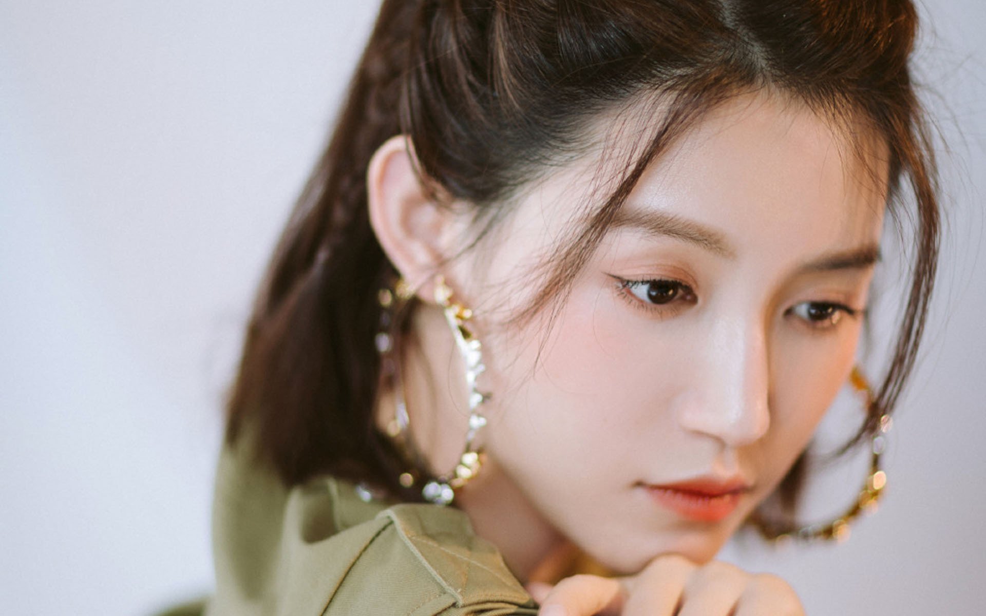 开云体育-史上“最硬汉”防守：面对巨人队的双人包夹，依旧稳如泰山！