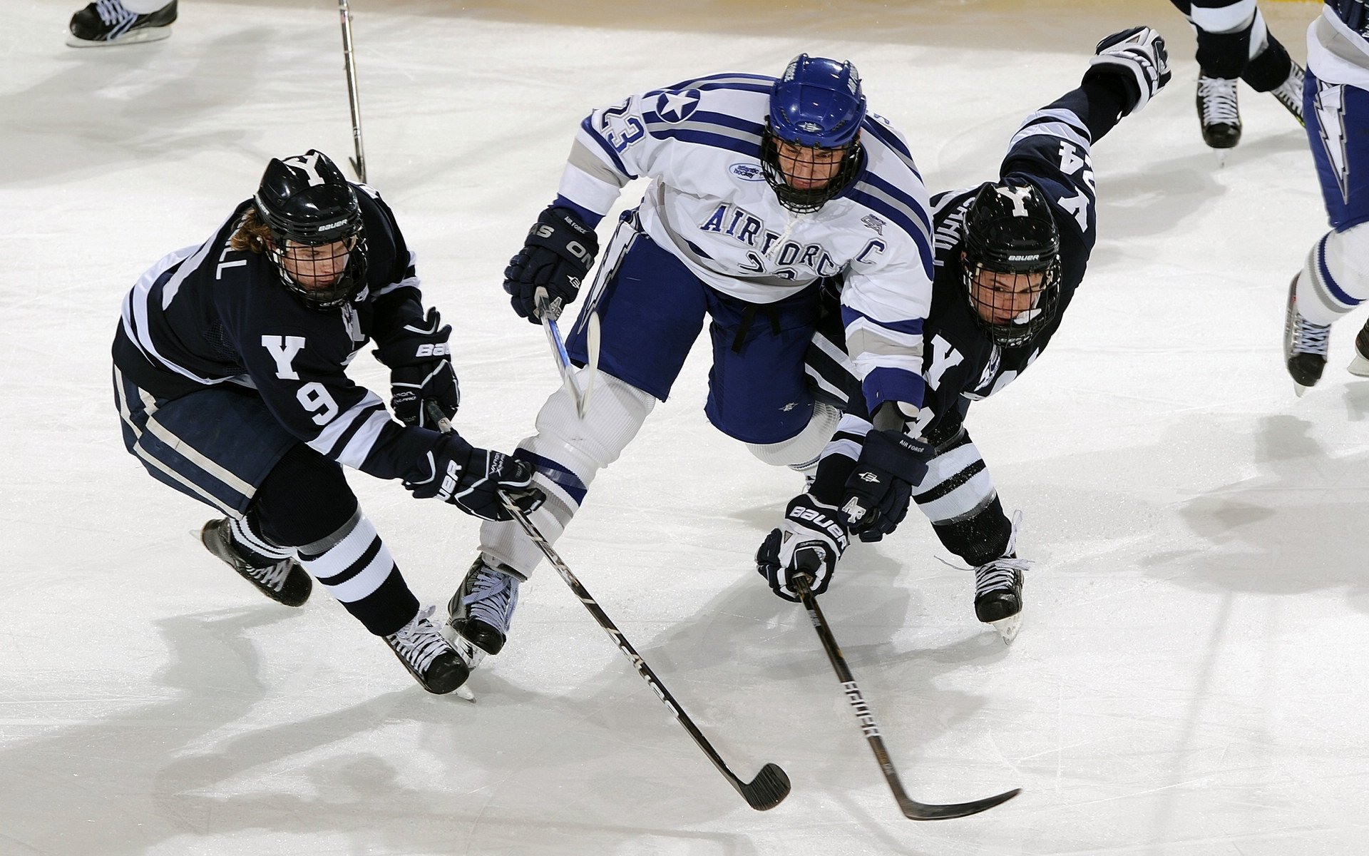 开云·体育官网APP下载-皮特·卡普尔强悍的突破和精准的传球，让袋鼠队的进攻充满威胁